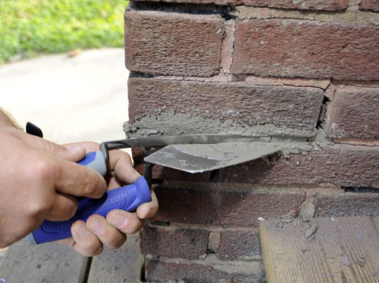 Comment rejointoyer un mur de briques