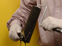 Comment nettoyer la peinture alkyde des couvertures de rouleaux et des cages