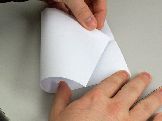 Comment faire un flocon de neige en papier à cinq pointes
