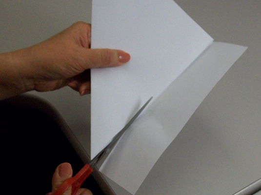 Comment faire un flocon de neige en papier à six pointes