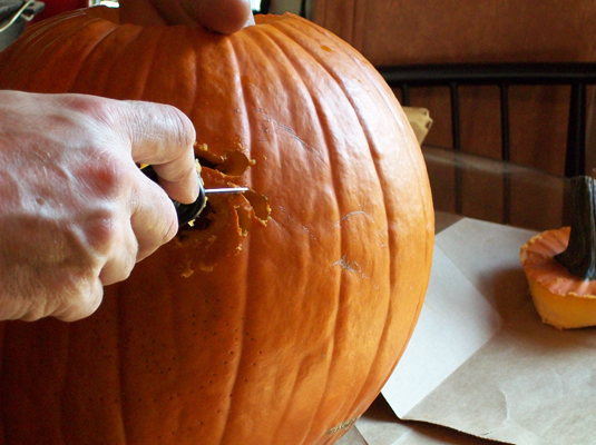 Comment sculpter une citrouille pour Halloween