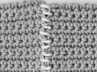 Comment joindre les coutures au crochet avec le point de fouet