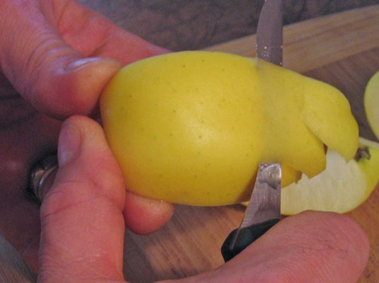 Éplucher et épépiner une pomme