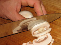 Couper et émincer les champignons