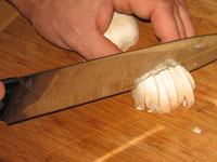 Couper et émincer les champignons