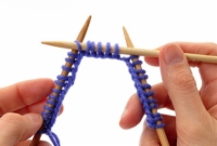 Comment tricoter en rond avec des aiguilles doubles pointes