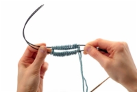 Comment tricoter en rond avec la boucle magique