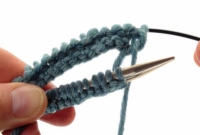 Comment tricoter en rond avec la boucle magique