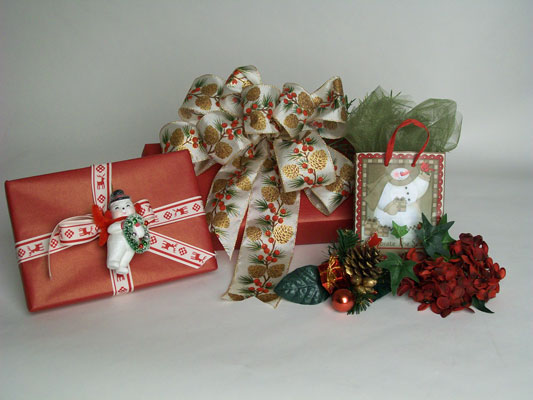 Comment utiliser des embellissements pour améliorer votre emballage cadeau
