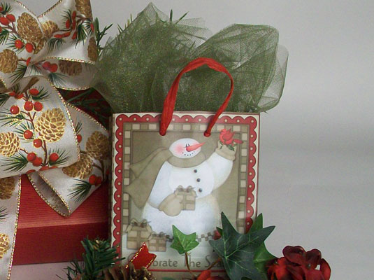 Comment utiliser des embellissements pour améliorer votre emballage cadeau