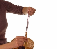 Comment faire du fil à deux plis sur une broche à main