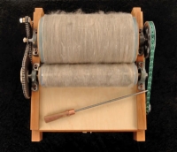 Comment préparer la fibre avec une cardeuse à tambour