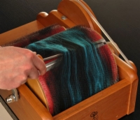 Comment préparer la fibre avec une cardeuse à tambour