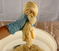 Comment préparer des écheveaux pour le fil de teinture par immersion