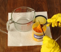 Comment mélanger le stock de colorant pour la fibre de teinture à la main
