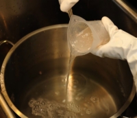 Comment mélanger le stock de colorants pour teindre des couleurs unies