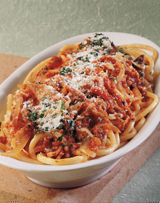 Bucatini aux tomates, oignons et pancetta