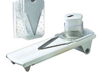 Comment utiliser une mandoline pour trancher des légumes