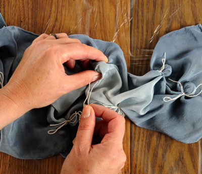 Comment teindre des foulards en soie en utilisant la méthode Bound-Resist