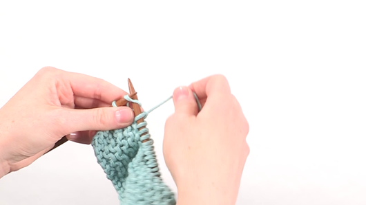 Maîtriser les bases du tricot : lancer, tricoter, frotter, lier