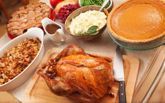Dinde rôtie pour le plat principal d'un repas des Fêtes