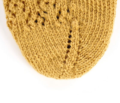 Comment tricoter des chaussettes en dentelle florale