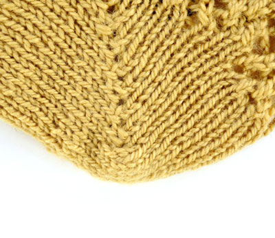 Comment tricoter des chaussettes en dentelle florale