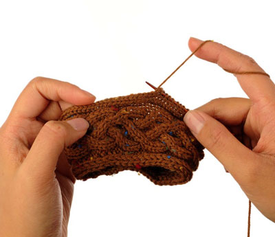 Comment tricoter des chaussettes à revers torsadés