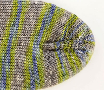 Le modèle basique de chaussettes à pointes