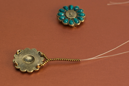 Comment faire une bague extensible perlée