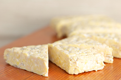 Comment faire des brochettes de tempeh asiatiques pour les personnes souffrant d'IBS