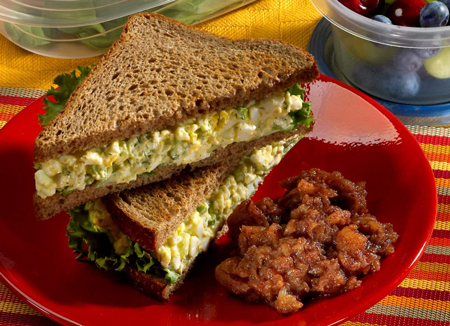 Recette de sandwich à la salade aux œufs pour votre régime à ventre plat