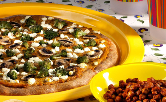 Pizza aux haricots blancs et au pesto de tomates