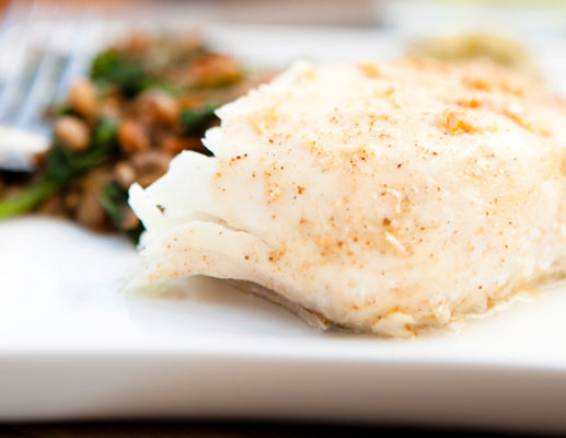 Recette de flétan avec salsa de tomates et d'avocats