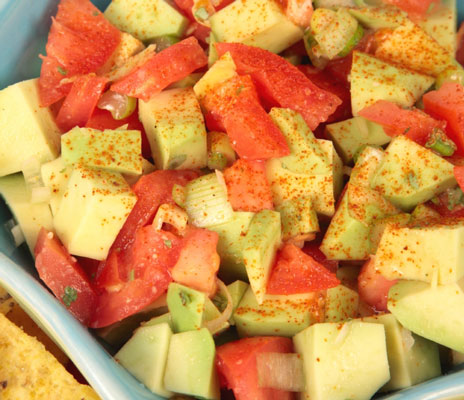 Recette de flétan avec salsa de tomates et d'avocats