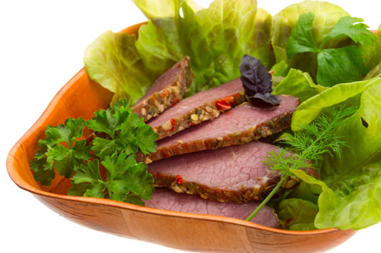 Comment faire une salade de steak mariné