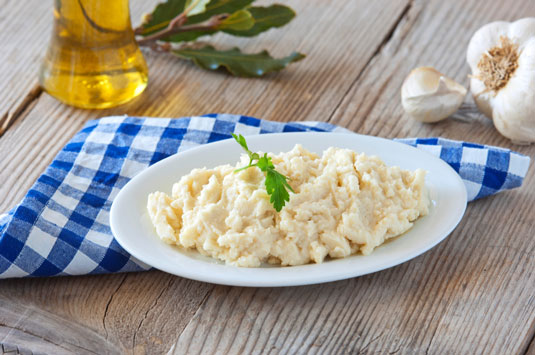 Tartinade de pommes de terre et d'ail (Skordalia)