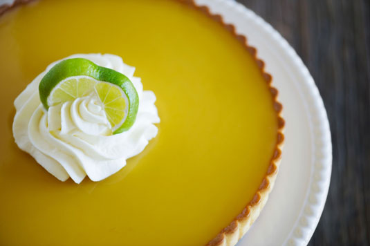 Recette de dessert mexicain : tarte crémeuse au citron et à la lime