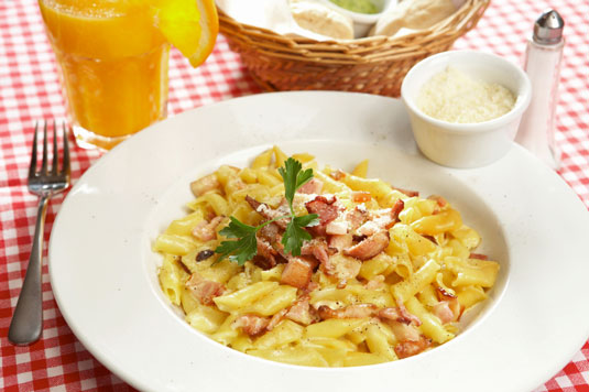 Pâtes aux œufs et au bacon (Penne alla Carbonara)