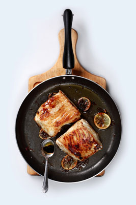 Recette mexicaine de fruits de mer : bar poêlé avec bouillon chili au citron vert