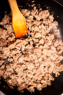 Comment faire du porc au carvi avec du chou et des pommes