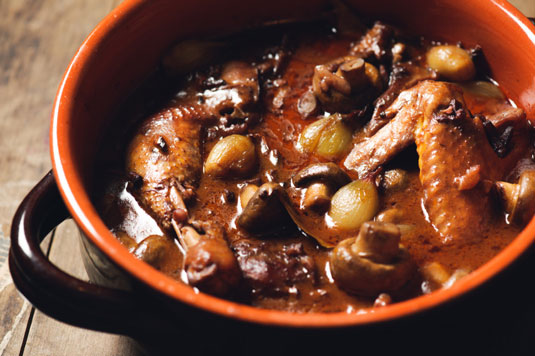 Poulet Mijoté (Coq au Vin)