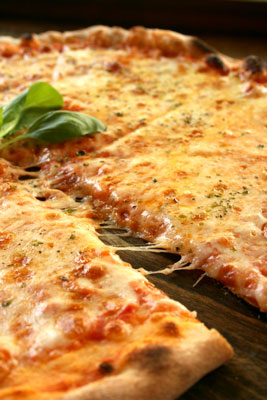 Pizza aux tomates et mozzarella (Pizza Margherita)
