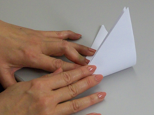 Comment faire un flocon de neige en papier à huit pointes