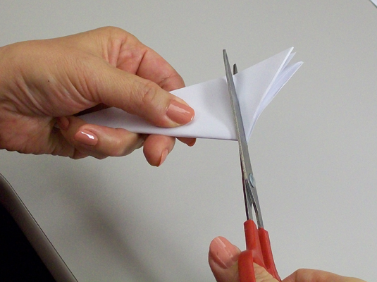 Comment faire un flocon de neige en papier à huit pointes