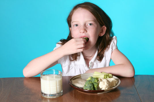 10 stratégies pour enseigner aux enfants de saines habitudes alimentaires