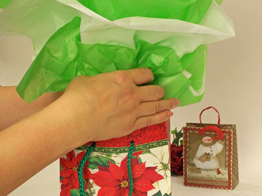 Comment emballer des cadeaux dans un sac cadeau